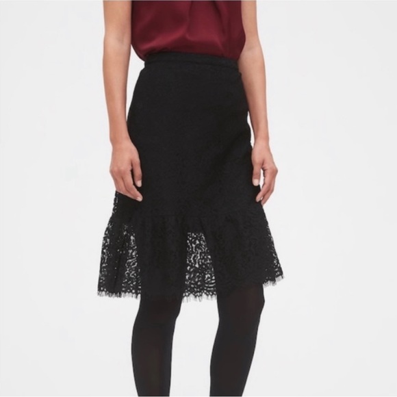 🛎️LAST CHANCE, 2/$10‼️🛎️Banana Republic lace skirt - Picture 6 of 6